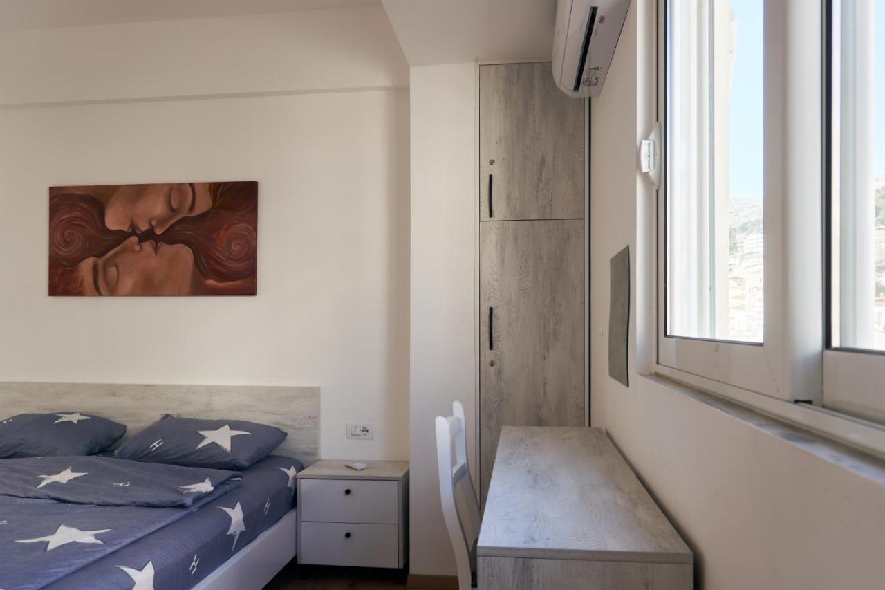 Central Beach Apartment Sarandë Exterior foto